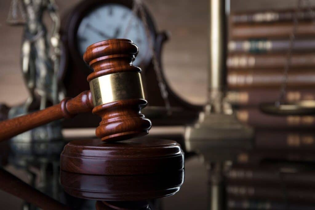 איך לבחור עורך דין פלילי